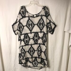 DIVIDED Women’s Tunic Top Size L Black White Tribal Pattern Slinky Boho